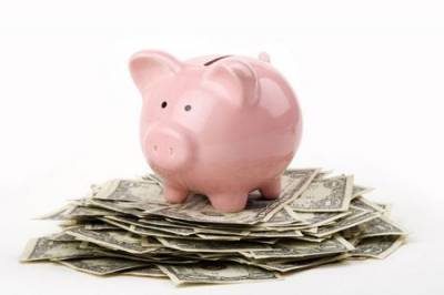 b2ap3_thumbnail_Piggy_on_Money1.jpg