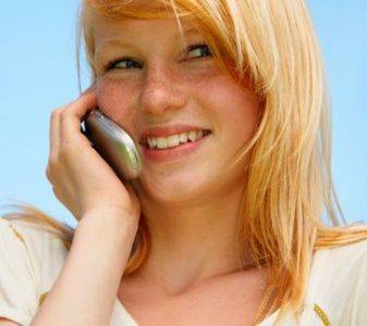 b2ap3_thumbnail_Teen_Girl_with_Cell_Phone.jpg